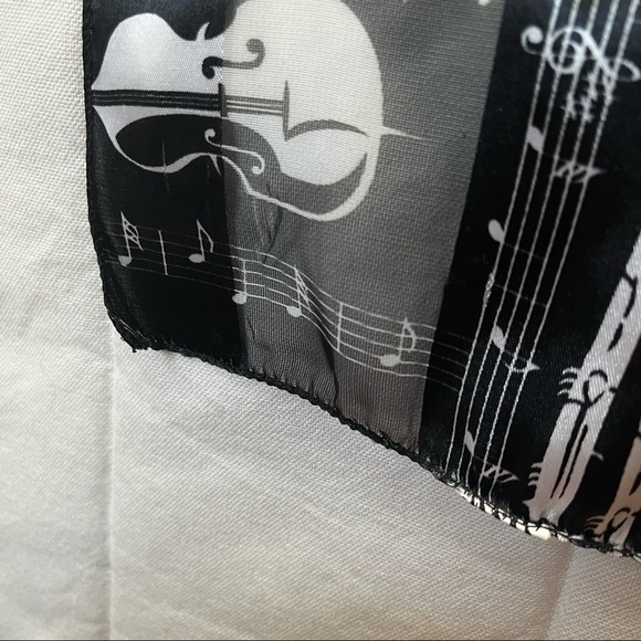 Satin musical scarf - Picture 3 of 7